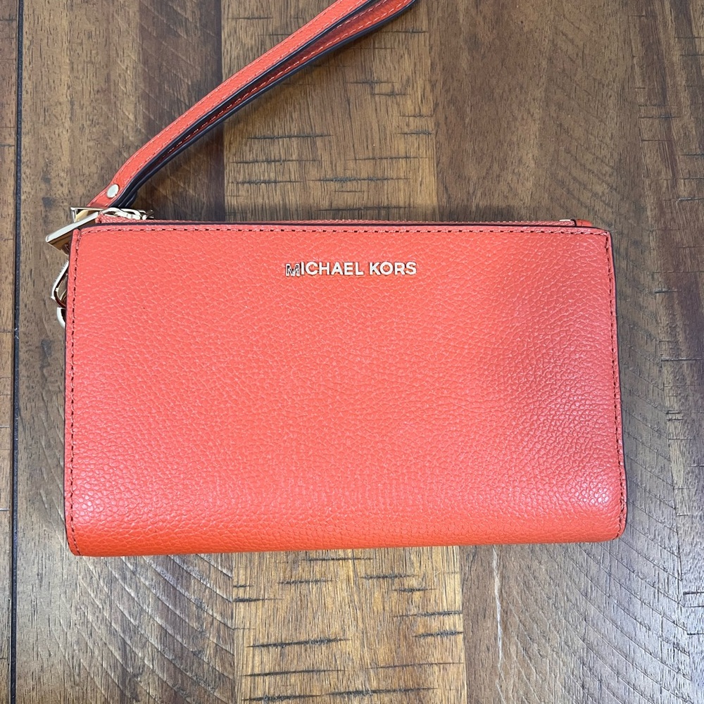 EUC Michael Kors Cellphone Wristlet Wallet